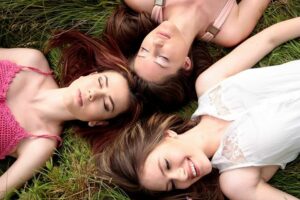 girls 1487825  480