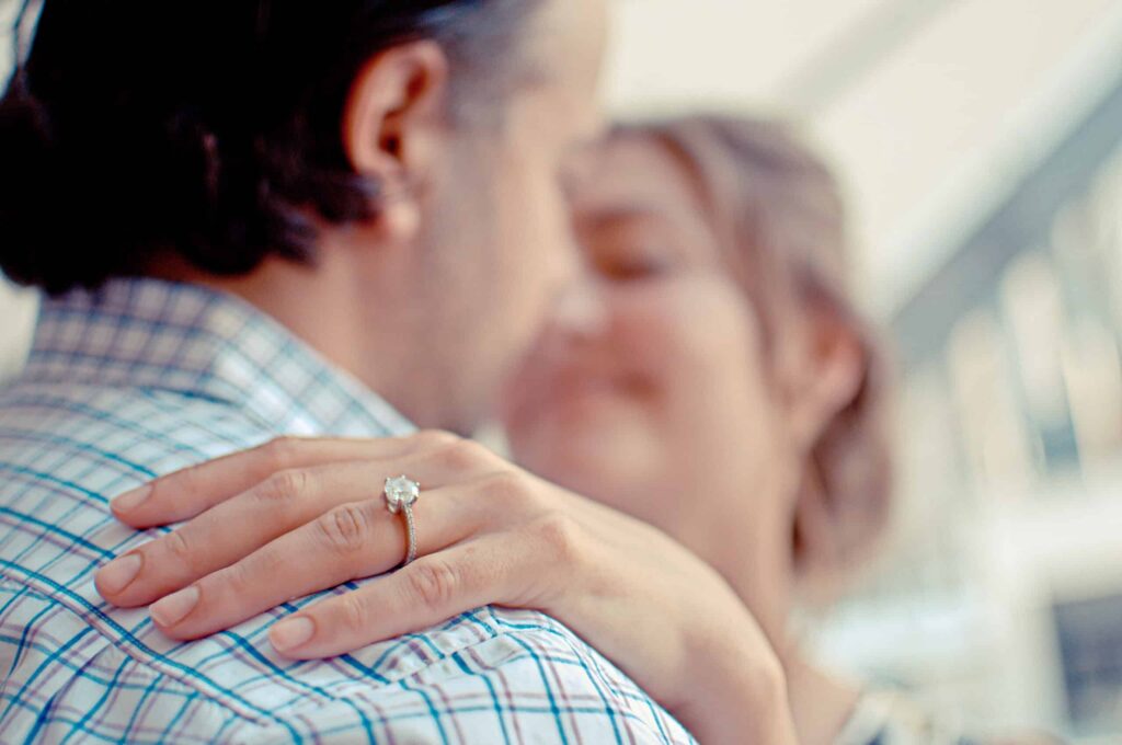 Shallow focus photo of man and woman kissing